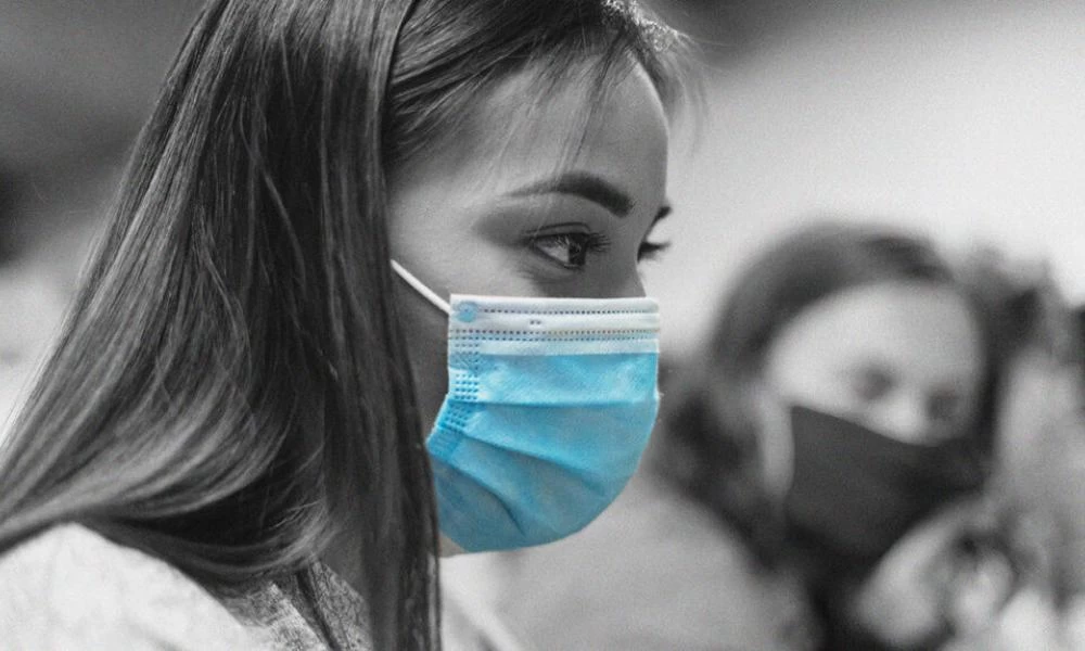 Αποκάλυψη! Η μάσκα θα μείνει για “να αποκτήσουμε ανατολική κουλτούρα”